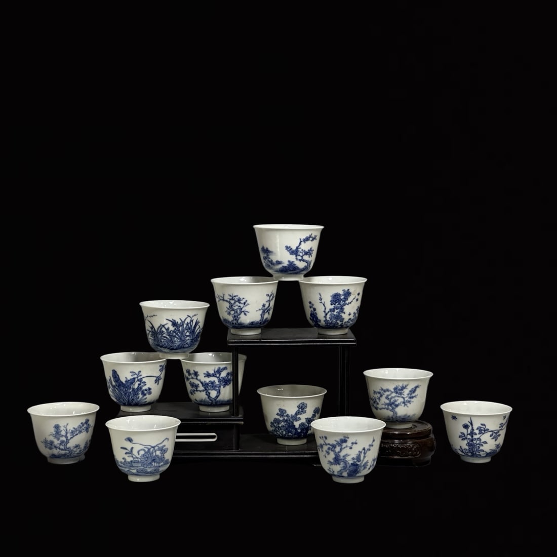 A Set of Fine Flower Pattern Cups,with Poem: A Set of Fine Flower Pattern Cups,with Poem,Qing Dynasty,China,Kangxi Six-Character Mark,Size:2inx2.7in 一套花卉纹杯,带诗文,中国଀