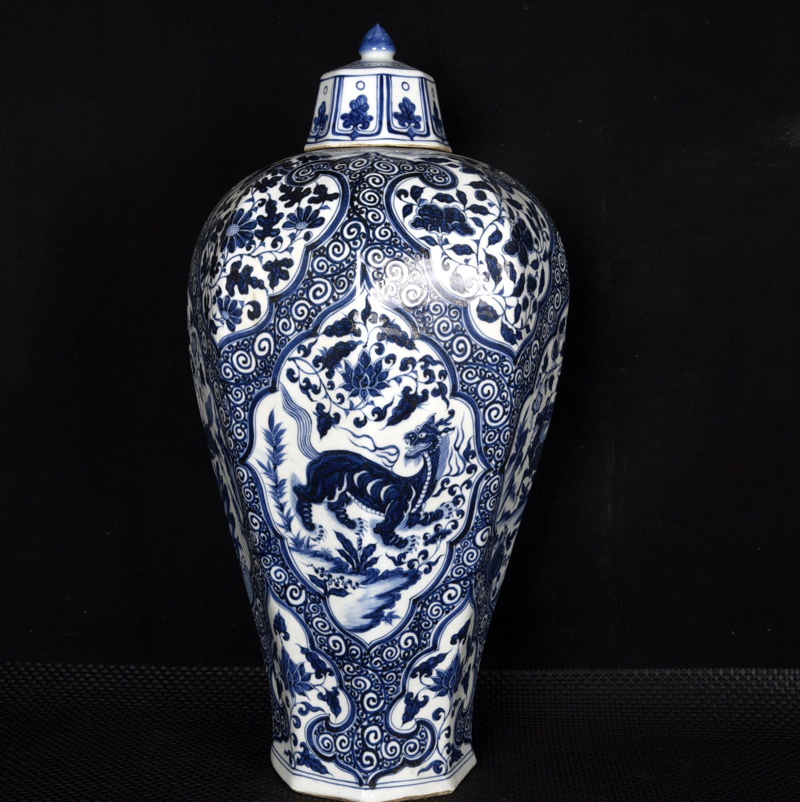 A Huge Blue and White Flower and Kylin Pattern Bottle (1 of 8)