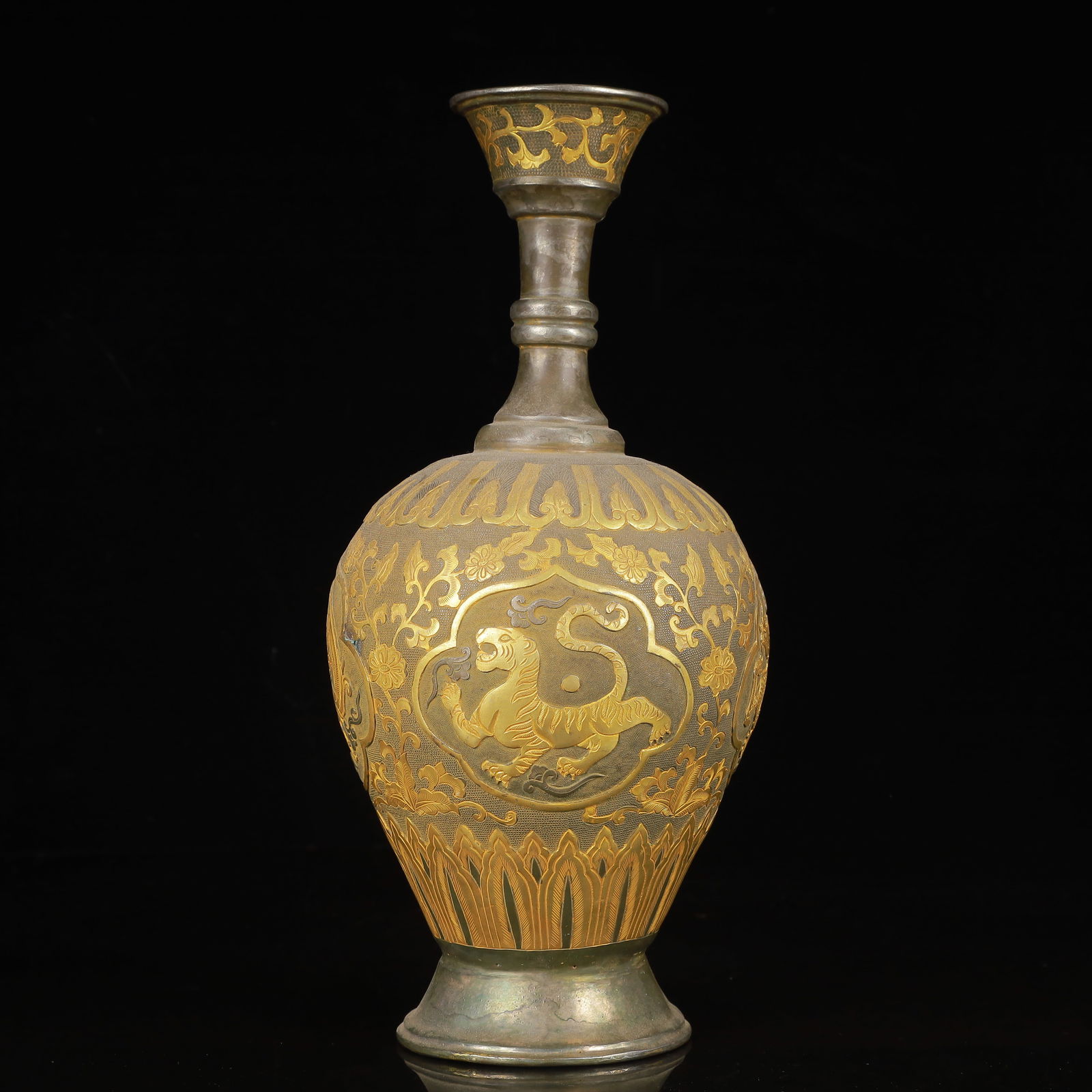 An Exquisite Gilt Silver Auspicious Beast Pattern Vase - 4