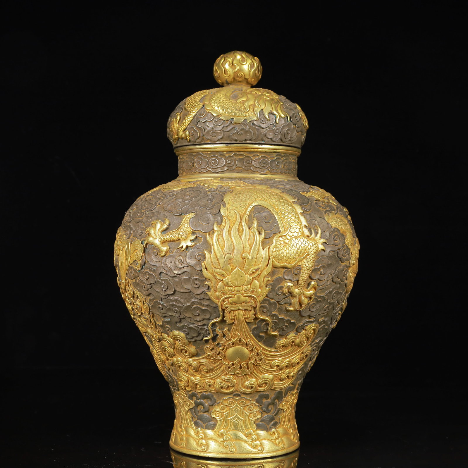 An Exquisite Gilt Silver Dragon Pattern Cover Jar (1 of 15)