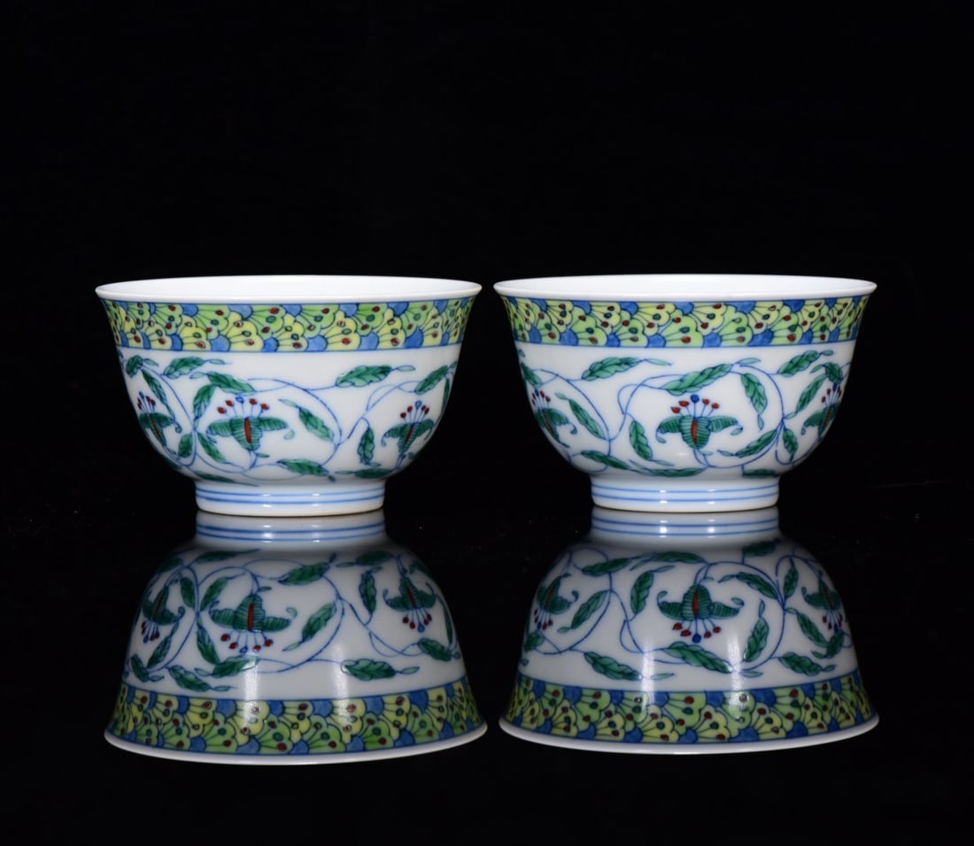 A Pair of Exquisite Doucai Flower Pattern Bowls (1 of 8)