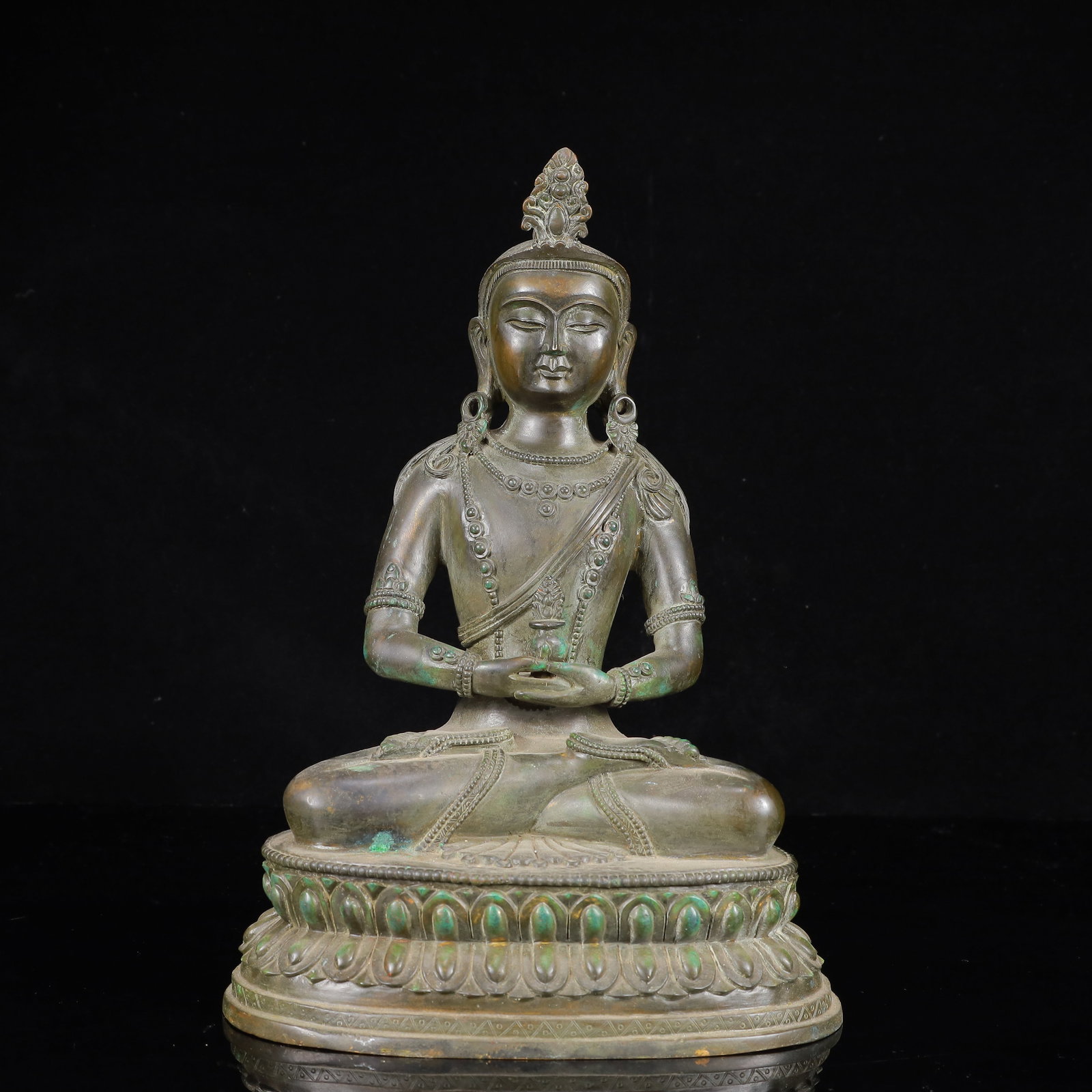 A Solemn Bronze Statue of Avalokitesvara (1 of 12)