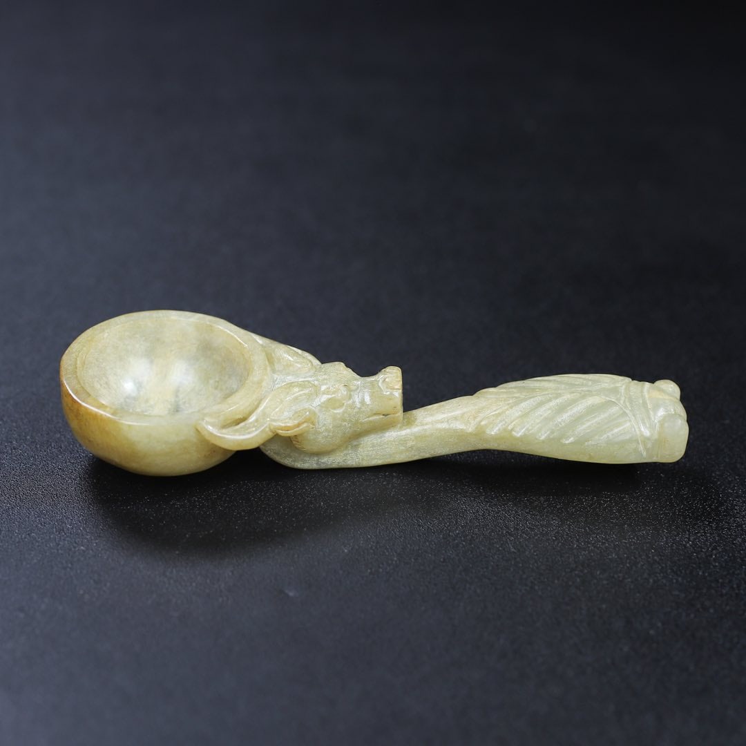 An Exquisite White Jade Buffalo Pattern Spoon - 2