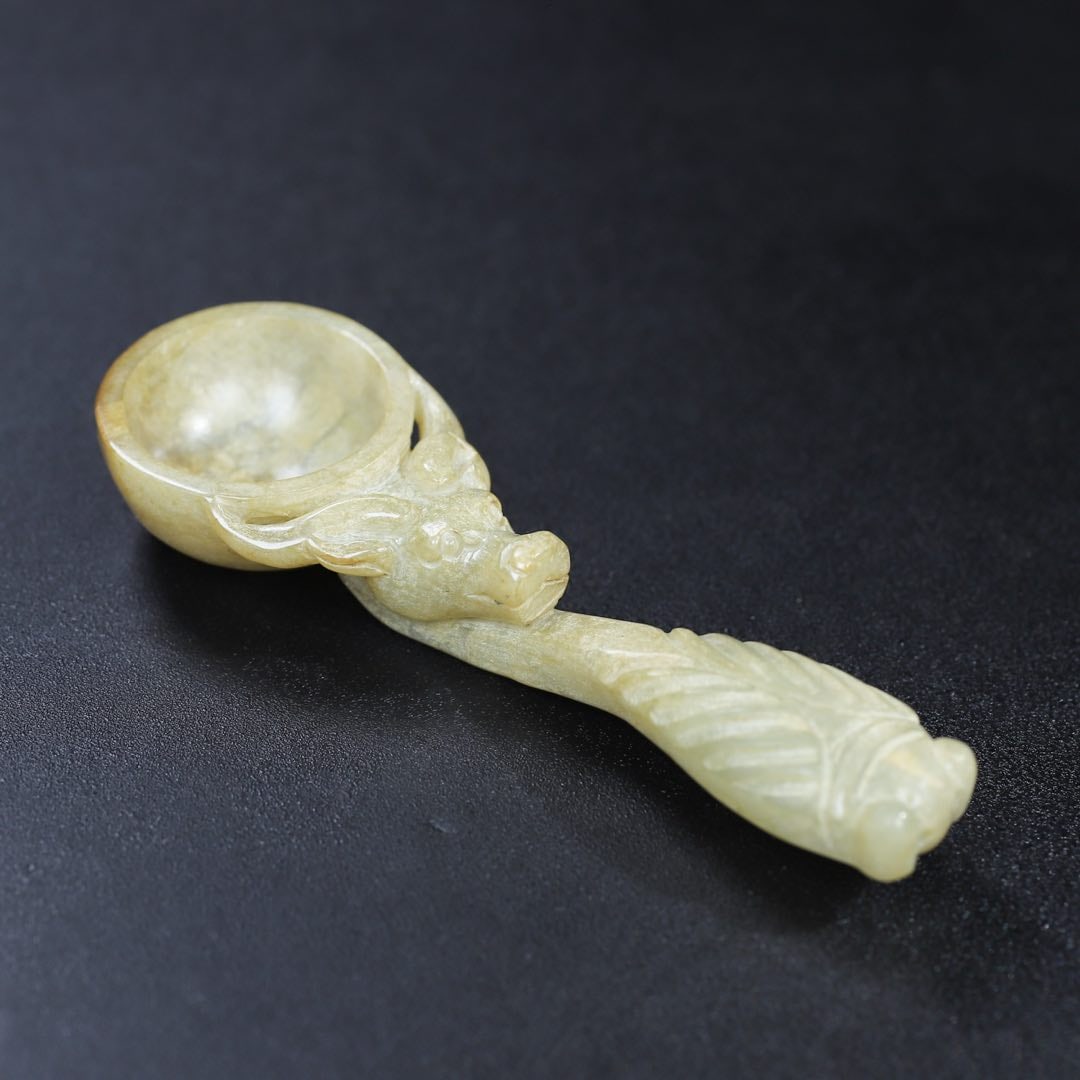 An Exquisite White Jade Buffalo Pattern Spoon - 4