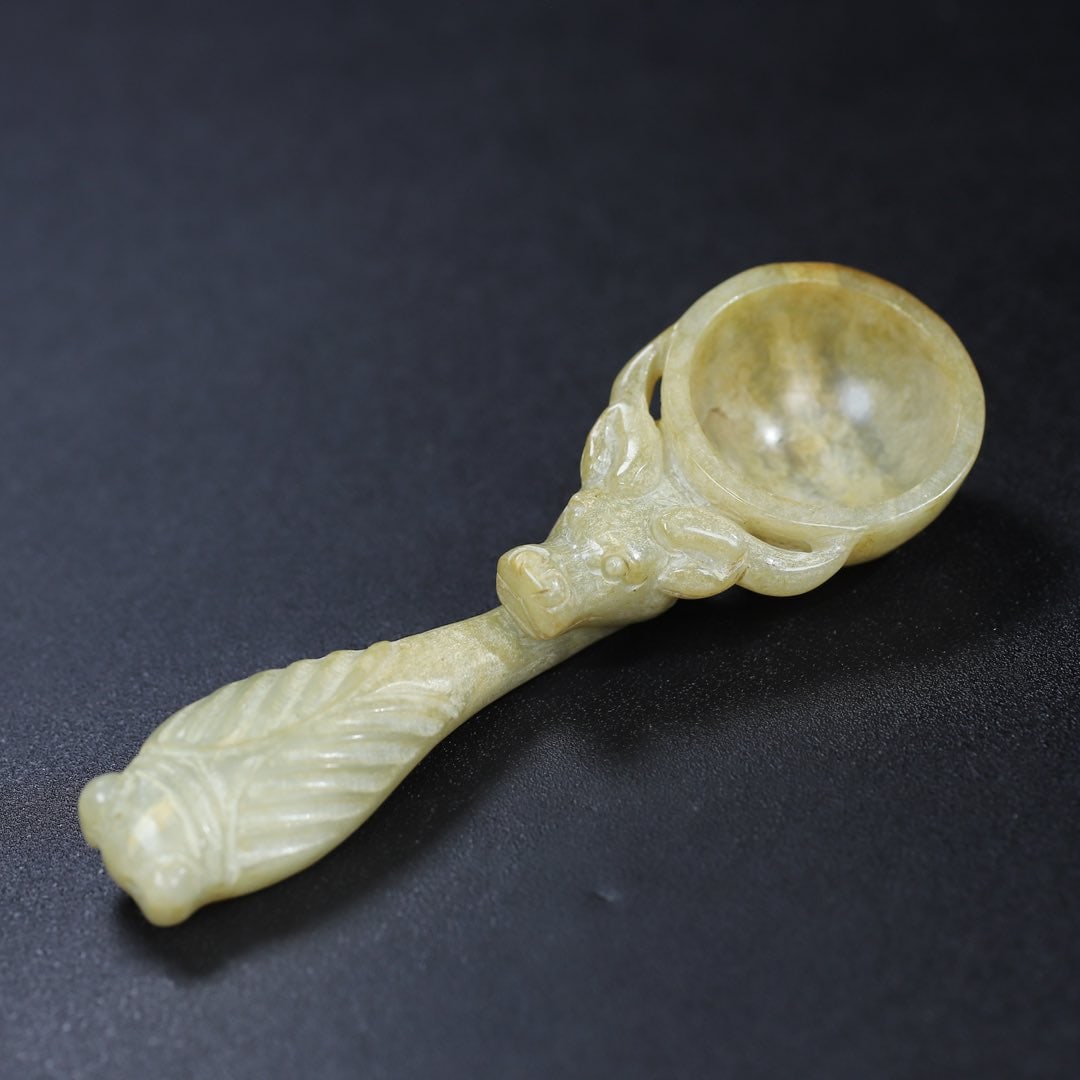 An Exquisite White Jade Buffalo Pattern Spoon - 6