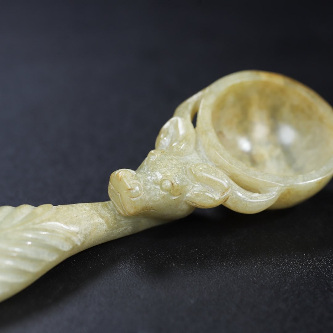 An Exquisite White Jade Buffalo Pattern Spoon - 7