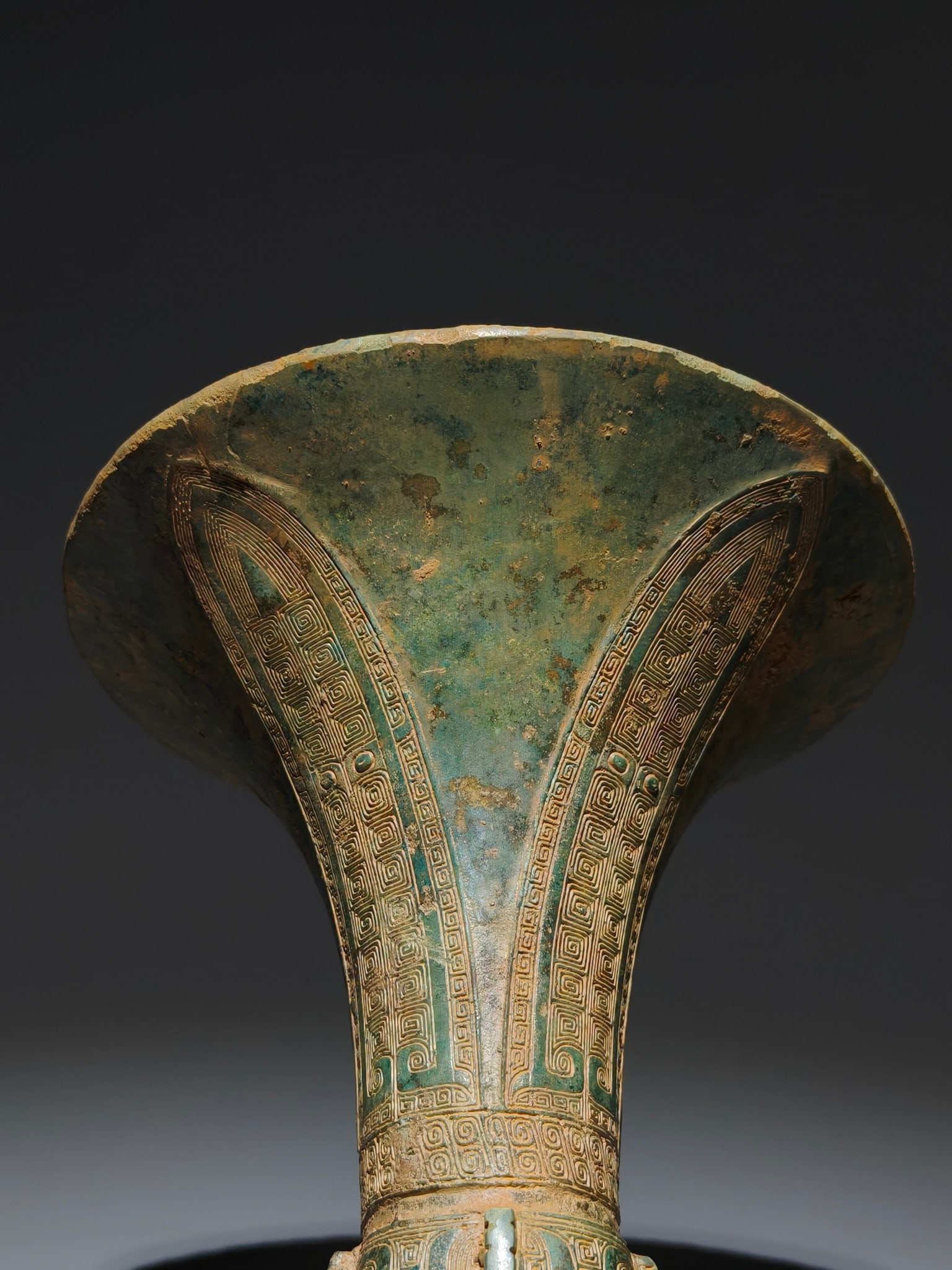 An Archaic Bronze Beast-Face Pattern Libation Cup - 6