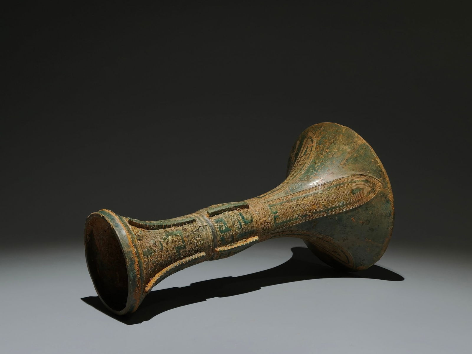 An Archaic Bronze Beast-Face Pattern Libation Cup - 7