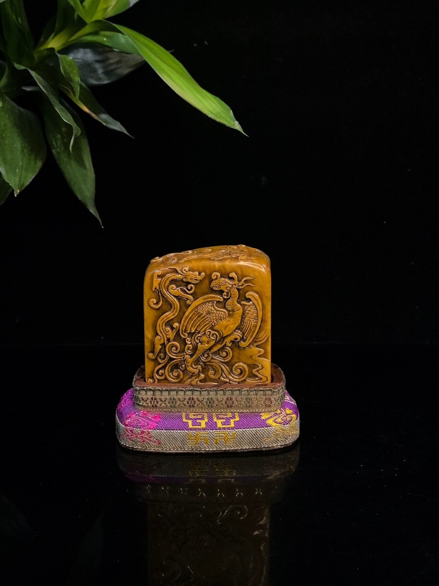An Exquisite Tianhuang Stone Dragon and Phoenix Pattern Seal (1 of 9)