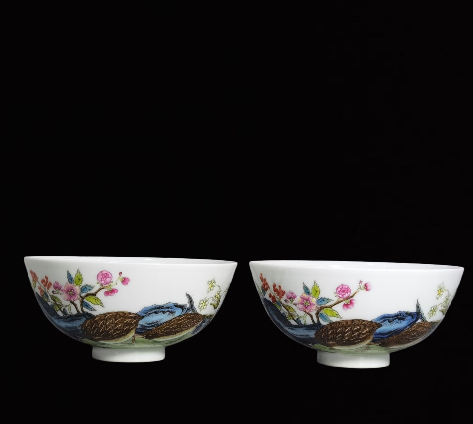 A Pair of Exquisite Famille-Rose Flower and Bird Pattern Bowls: A Pair of Exquisite Famille-Rose Flower and Bird Pattern Bowls,Qing Dynasty,China,Yongzheng Six-Character Mark,Size4.9inx2.3in 