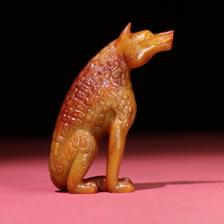 An Exquisite White Jade Wolf Ornament: An Exquisite White Jade Wolf Ornament,Qing Dynasty,China,Size:3.1inx1.5inx1.1in,Weight:110g 白玉狼摆件,中国清代