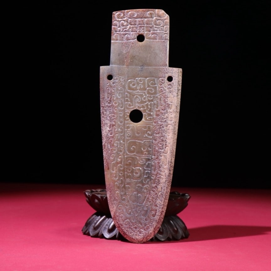 An Exquisite White Jade Chi-Dragon Pattern Ritual vessel: An Exquisite White Jade Chi-Dragon Pattern Ritual vessel,Qing Dynasty,China,Size:9.3inx3.2inx0.3in,Weight:300g 白玉螭龙纹礼器,中国清代