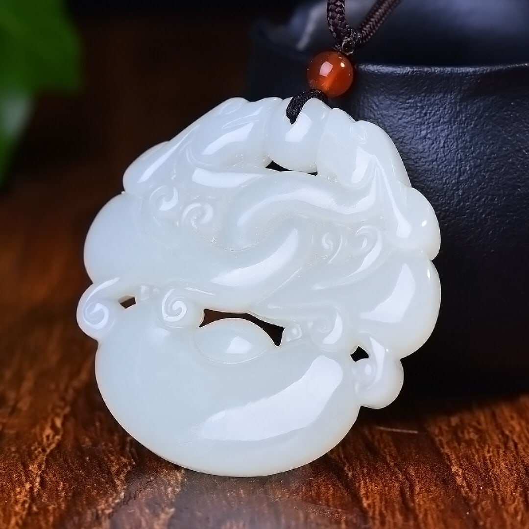 An Exquisite White Jade Dragon Pattern Pendant - 3
