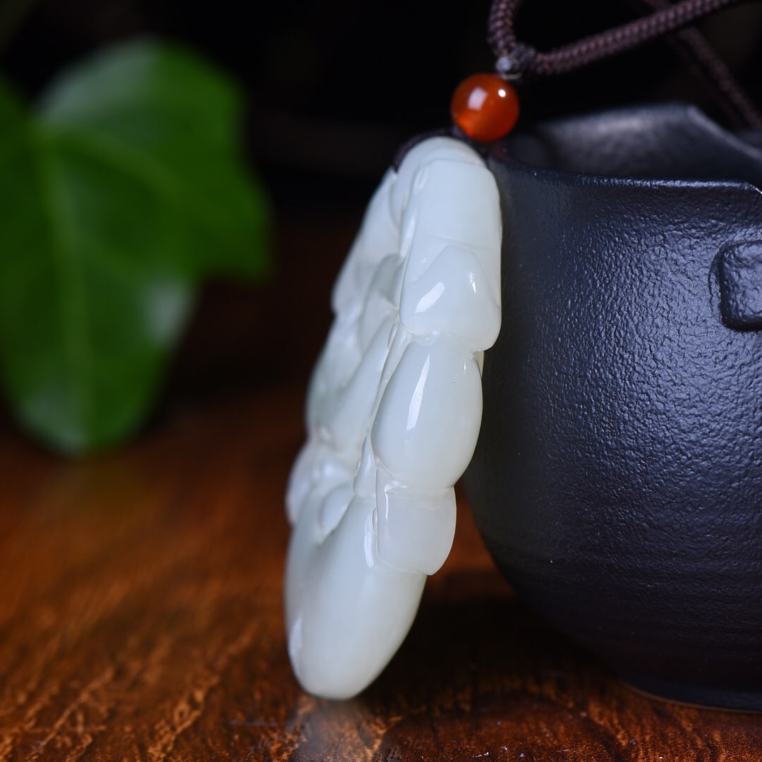 An Exquisite White Jade Dragon Pattern Pendant - 4
