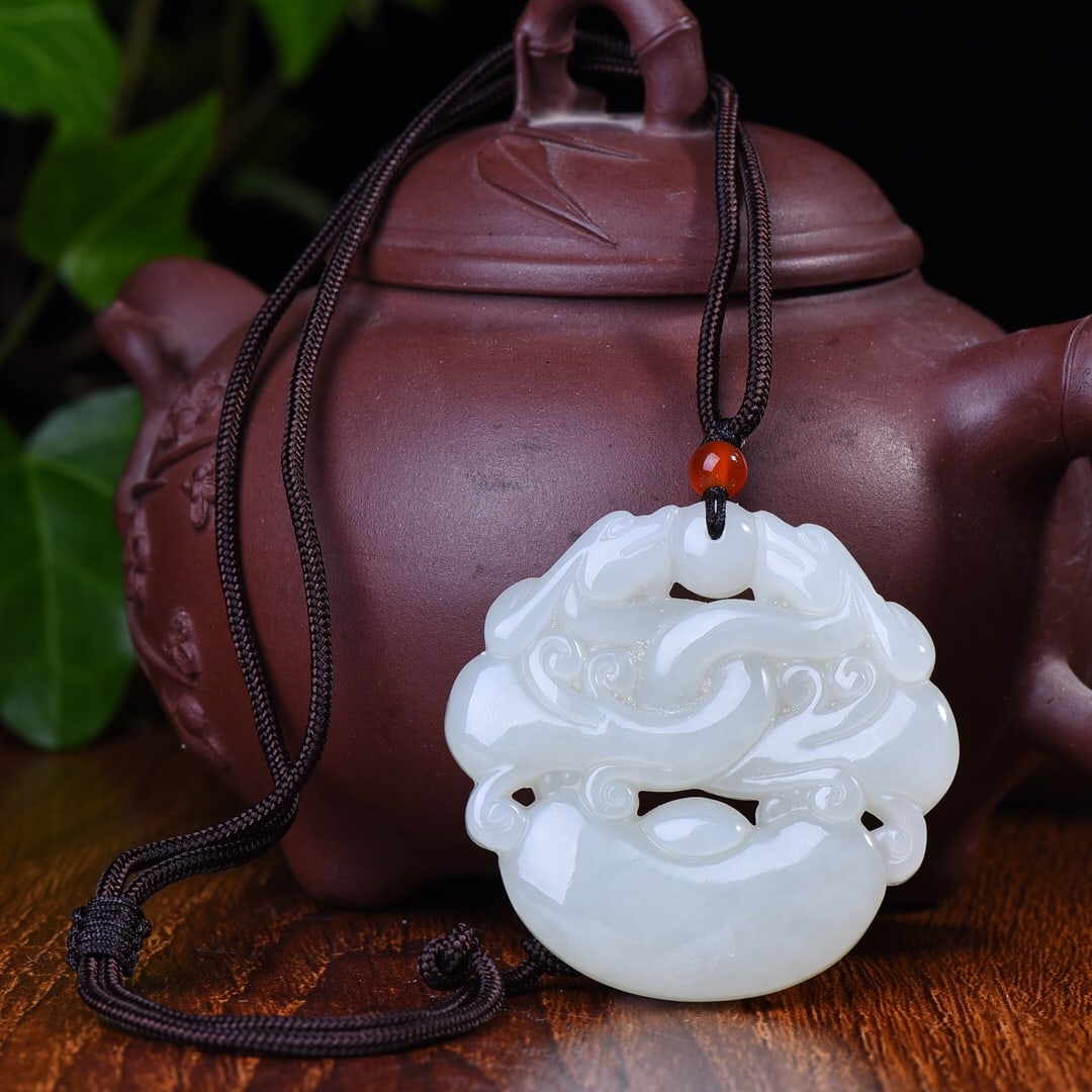 An Exquisite White Jade Dragon Pattern Pendant - 5