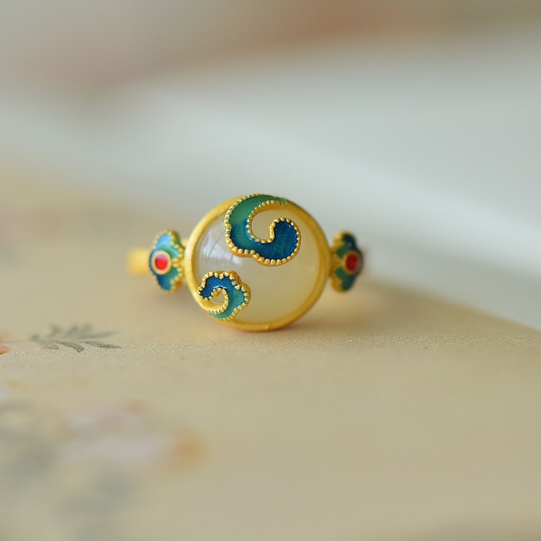 An Exquisite Sterling Silver-Gold Plated Inlaid White Jade Enamel Ring: An Exquisite Sterling Silver-Gold Plated Inlaid White Jade Enamel Ring,Size:0.4inx0.4in 纯银镀金镶白玉珐琅戒指
