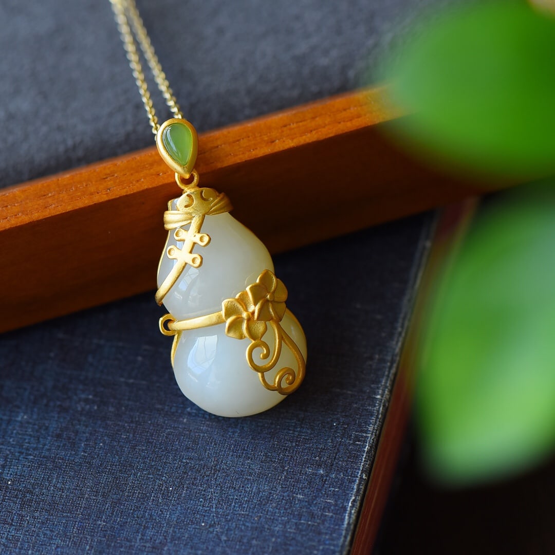 A Pair of Exquisite Sterling Silver-Gold Plated Inlaid White Jade Necklace,Inlaid Jasper: A Pair of Exquisite Sterling Silver-Gold Plated Inlaid White Jade Necklace,Inlaid Jasper,Size:0.6inx1.5in 