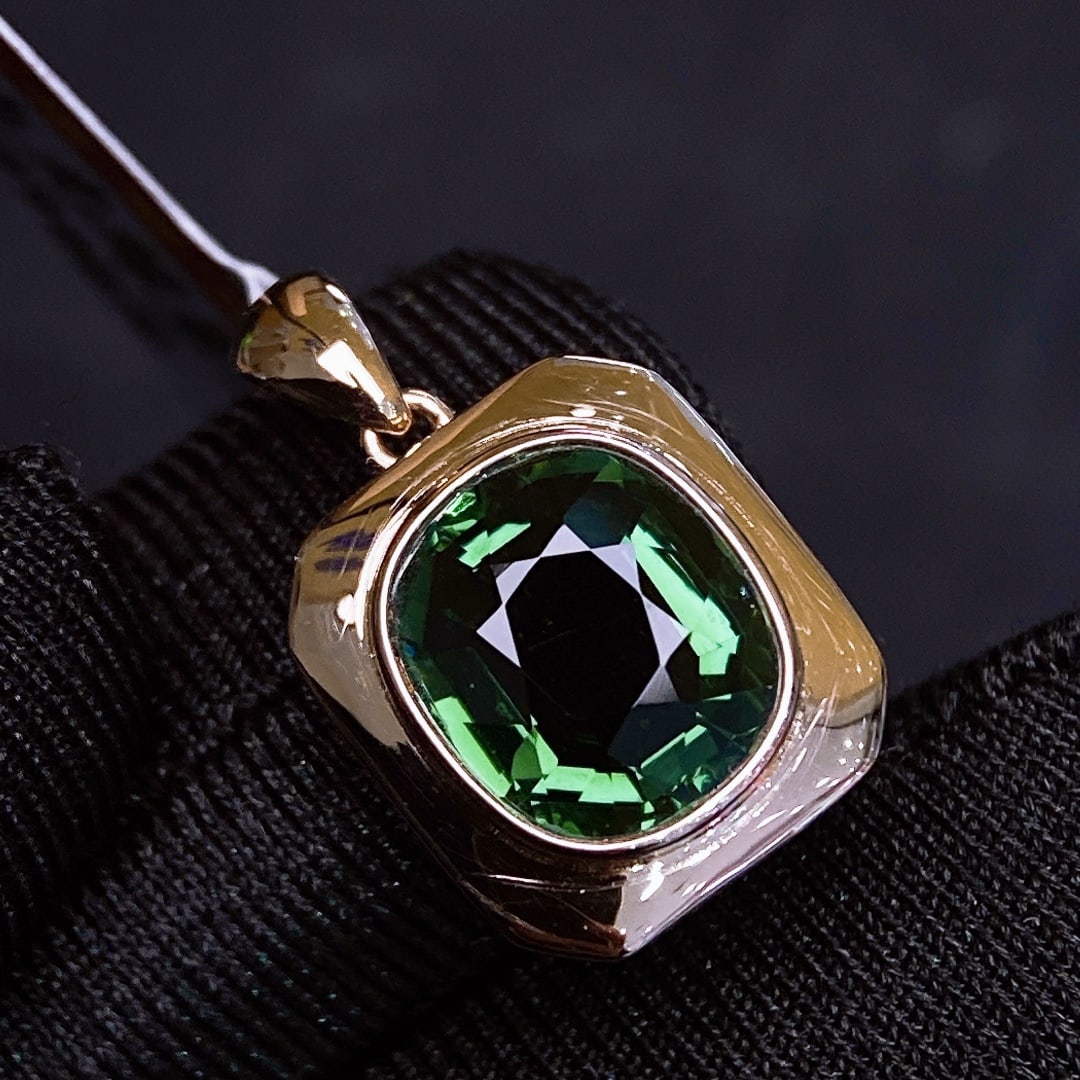 3.66Ctw Natural Tourmaline Necklace: 3.66Ctw Natural Tourmaline Necklace,Size:0.4inx0.4in 3.66Ctw天然碧玺项链