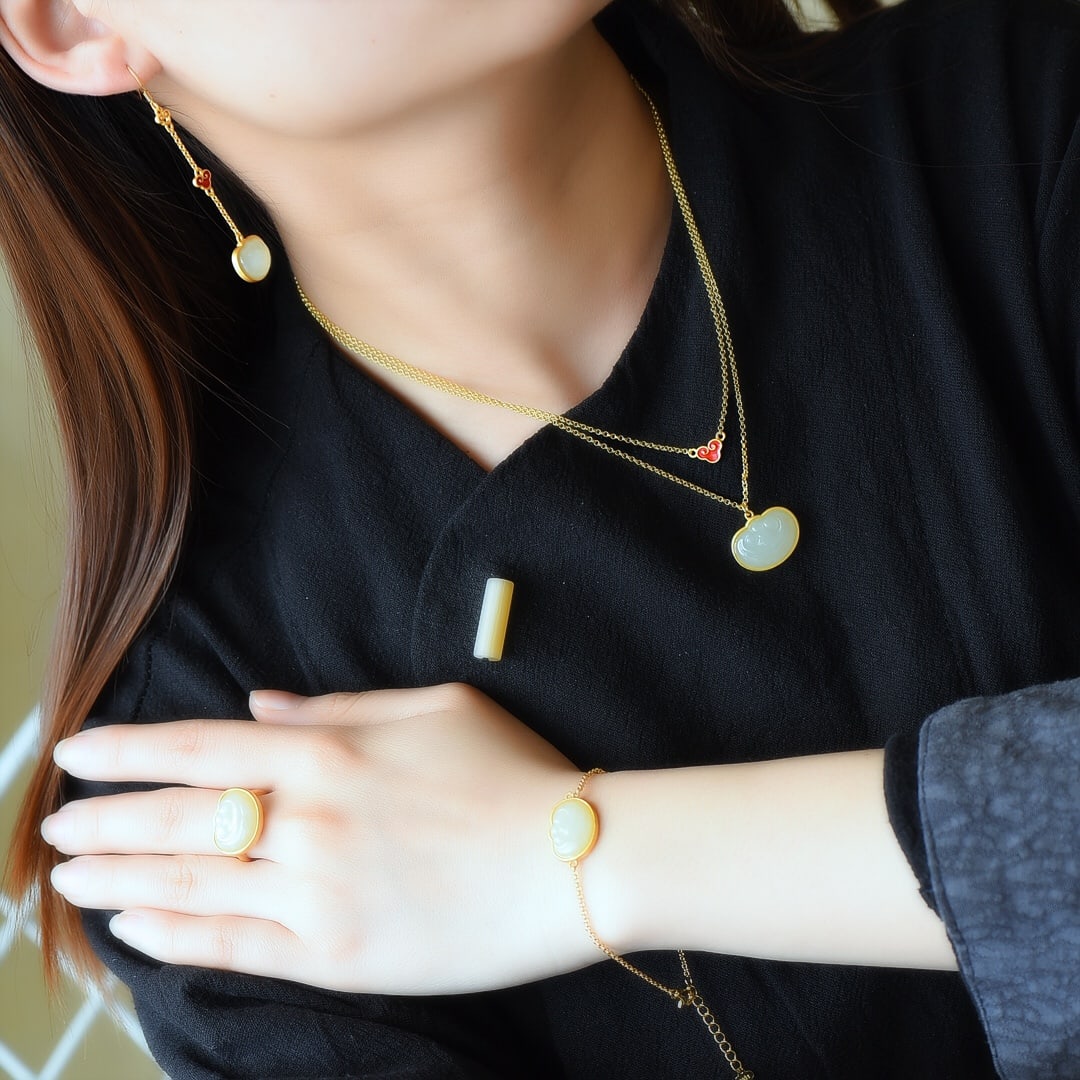 A Set of Fine Sterling Silver-Gold Plated Inlaid White Jade Pendant: A Set of Fine Sterling Silver-Gold Plated Inlaid White Jade Pendant,Size: Ring0.4inx0.5in (Pendant)0.5inx0.7in (Bracelets)0.5inx0.6in (Earrings)0.5inx0.6in 一套纯银镀%