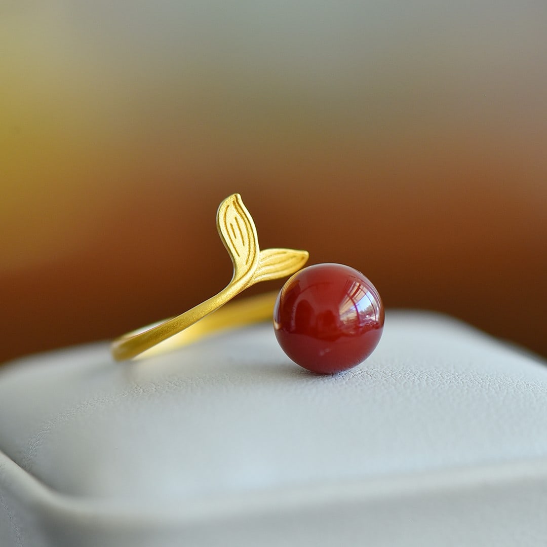 An Exquisite Sterling Silver-Gold Plated Inlaid Agate Ring: An Exquisite Sterling Silver-Gold Plated Inlaid Agate Ring,Size:0.4inx0.4in 纯银镀金镶玛瑙戒指