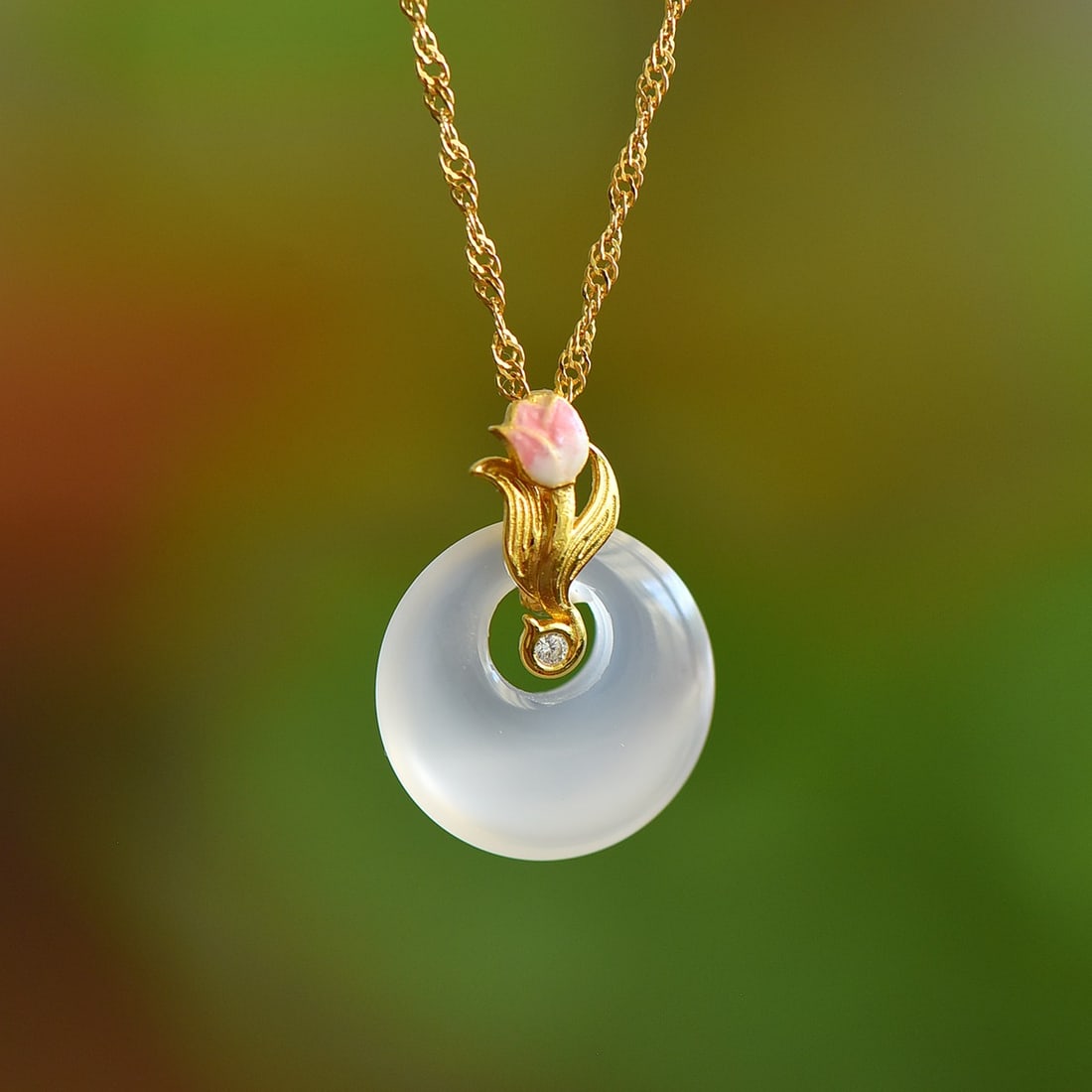 An Exquisite Sterling Silver-Gold Plated Inlaid Agate Pendant: An Exquisite Sterling Silver-Gold Plated Inlaid Agate Pendant,Size:0.6inx0.6in 纯银镀金镶玛瑙吊坠