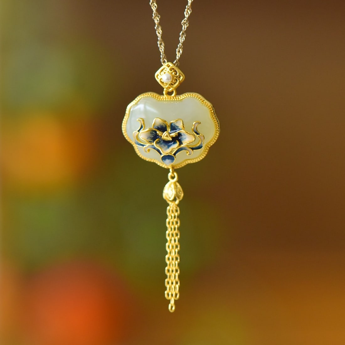 An Exquisite Sterling Silver Inlaid White Jade Flower Pattern Necklace (1 of 4)