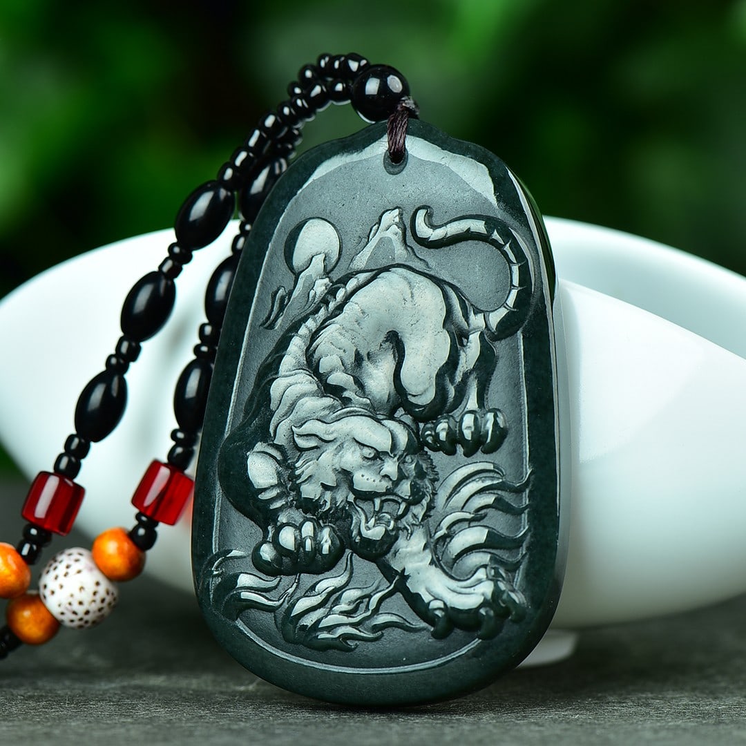 An Exquisite Jasper Tiger Pattern Pendant - 2