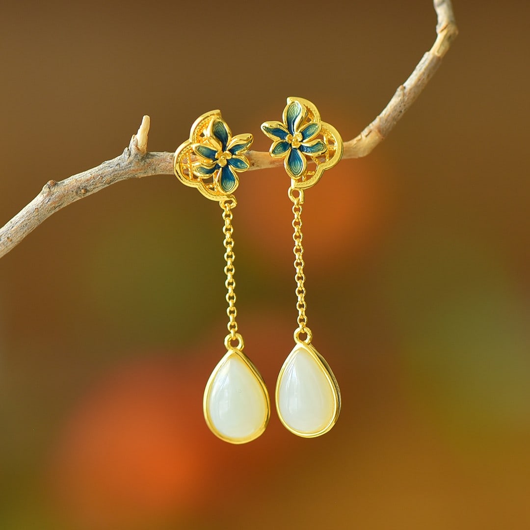 A Pair of Exquisite Sterling Silver-Gold Plated Inlaid White Jade Earrings: A Pair of Exquisite Sterling Silver-Gold Plated Inlaid White Jade Earrings,Size:0.3inx0.5in 一对纯银镀金镶白玉耳环