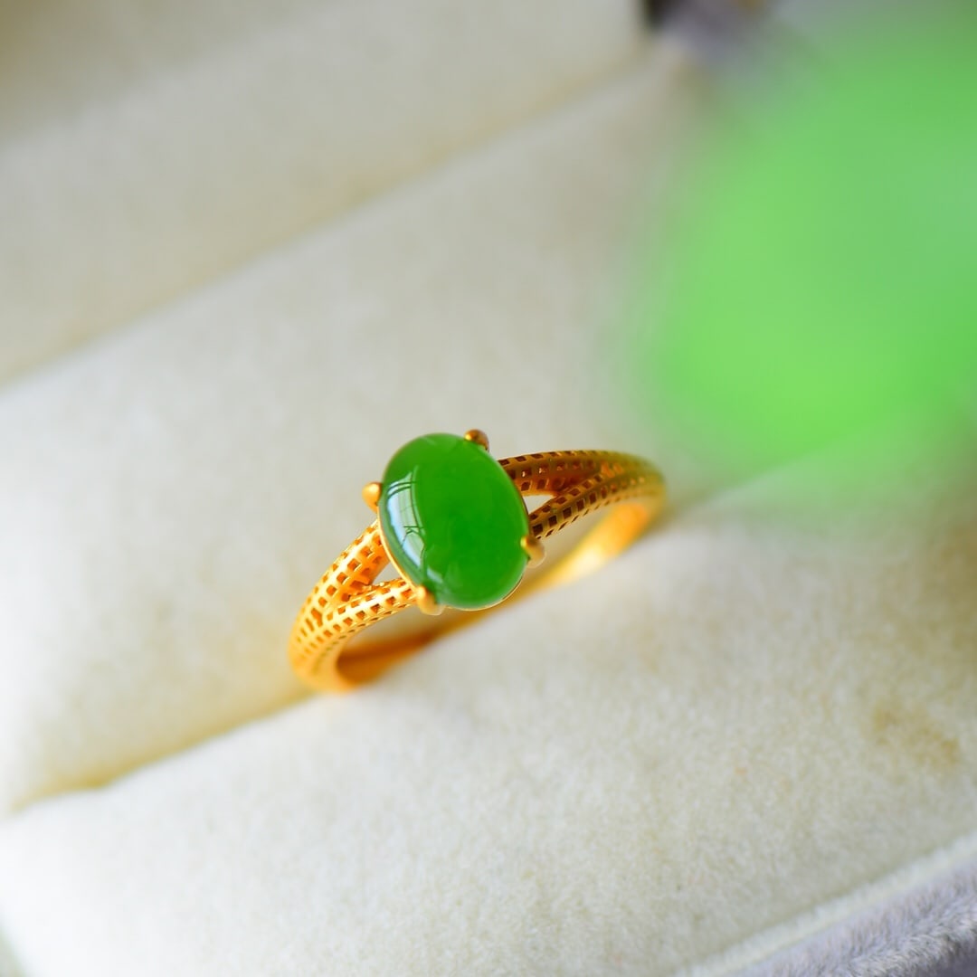 A Pair of Exquisite Sterling Silver-Gold Plated Inlaid Jasper Ring: A Pair of Exquisite Sterling Silver-Gold Plated Inlaid Jasper Ring,Size:0.3inx0.4in 纯银镀金镶碧玉戒指