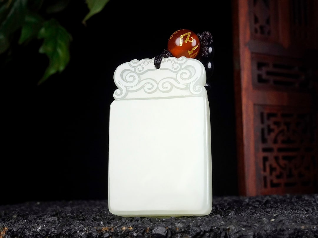 An Exquisite White Jade Auspicious Cloud Pattern Pendant: An Exquisite White Jade Auspicious Cloud Pattern Pendant,Size:1.5inx0.9inx0.3in 白玉祥云纹挂件