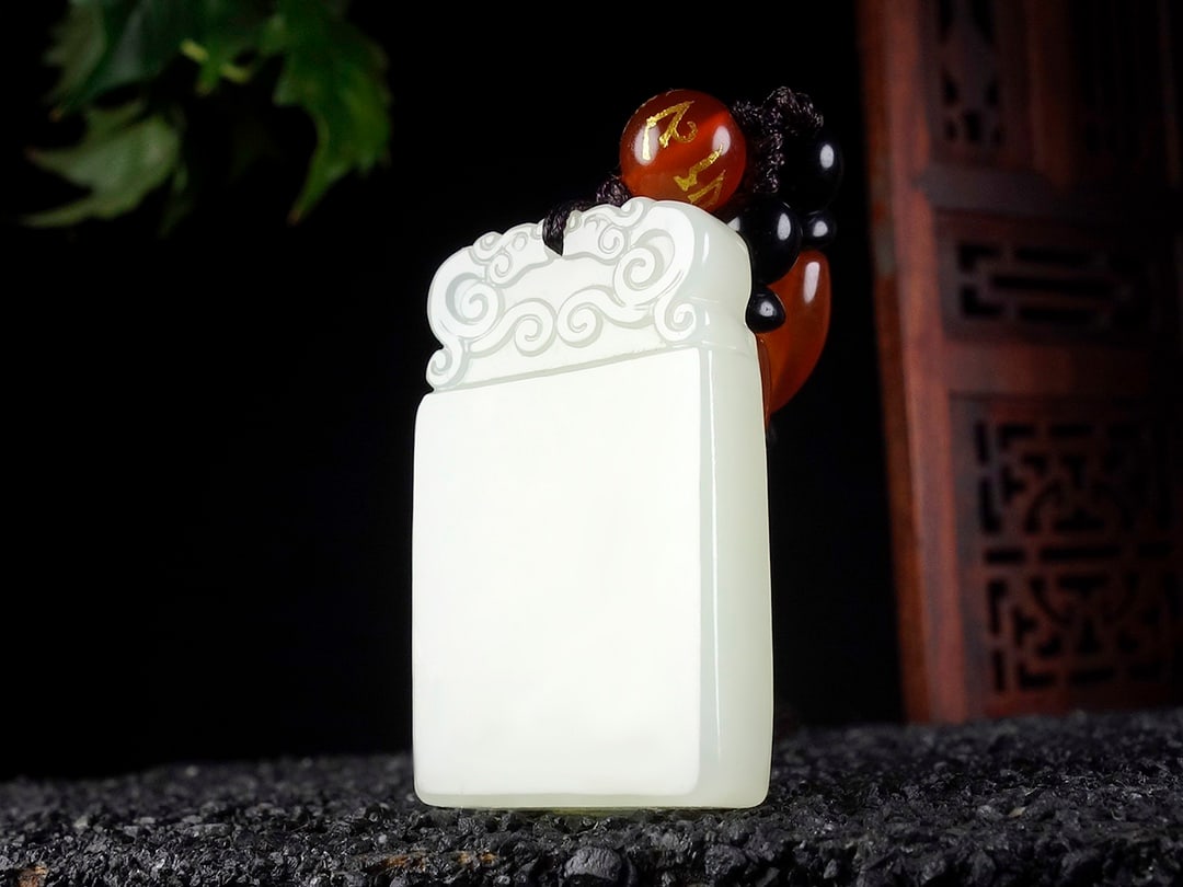 An Exquisite White Jade Auspicious Cloud Pattern Pendant - 2