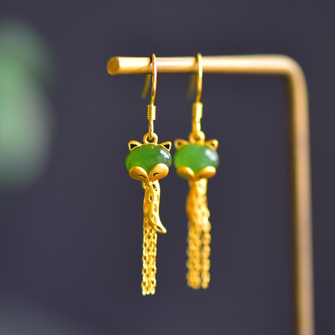 A Pair of Exquisite Sterling Silver-Gold Plated Inlaid Jasper Earrings: A Pair of Exquisite Sterling Silver-Gold Plated Inlaid Jasper Earrings 一对纯银镀金镶碧玉耳环