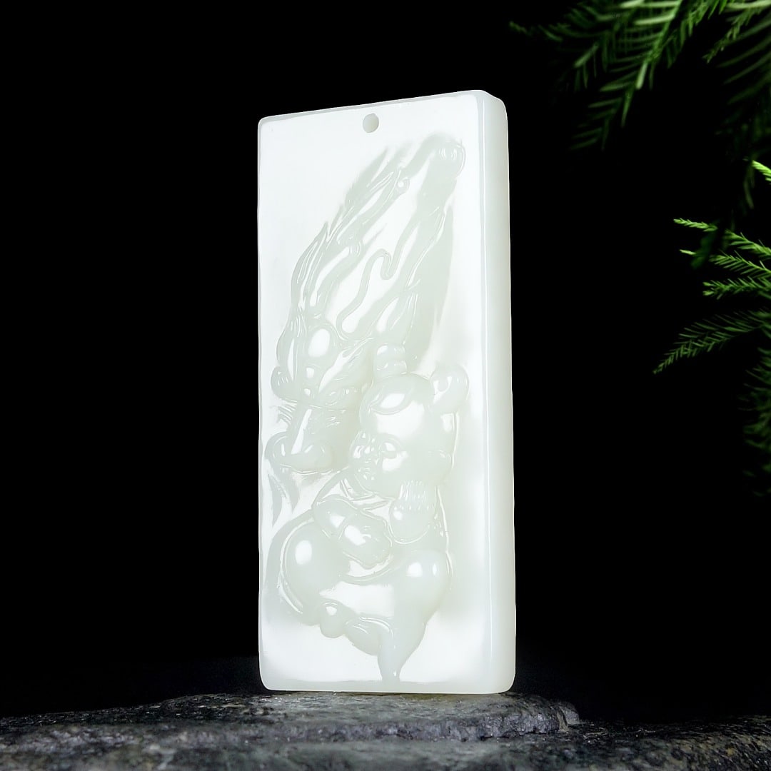An Exquisite White Jade Dragon Pattern Pendant - 2