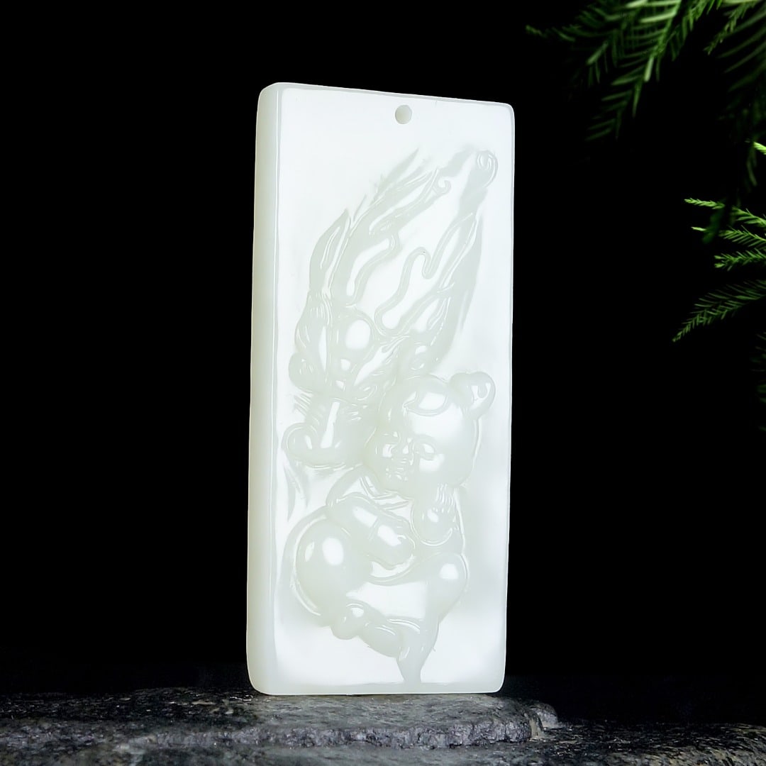 An Exquisite White Jade Dragon Pattern Pendant - 3
