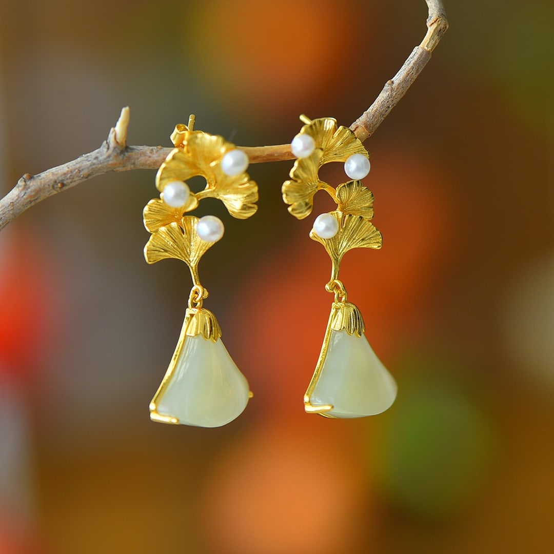 A Pair of Exquisite Sterling Silver-Gold Plated Inlaid White Jade Earrings,Inlaid Pearl: A Pair of Exquisite Sterling Silver-Gold Plated Inlaid White Jade Earrings,Inlaid Pearl 