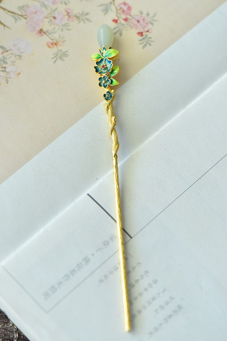 An Exquisite Sterling Silver-Gold Plated Inlaid White Jade Hairpin: An Exquisite Sterling Silver-Gold Plated Inlaid White Jade Hairpin,Size:0.3inx0.7in 纯银镀金镶白玉发簪