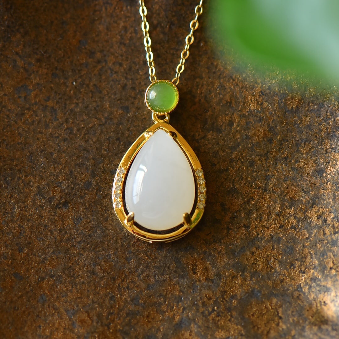 A Pair of Exquisite Sterling Silver-Gold Plated Inlaid White Jade Necklace,Inlaid Diamond: A Pair of Exquisite Sterling Silver-Gold Plated Inlaid White Jade Necklace,Inlaid Diamond,Size:0.6inx1in 纯银镀金镶白玉项链,嵌钻௾