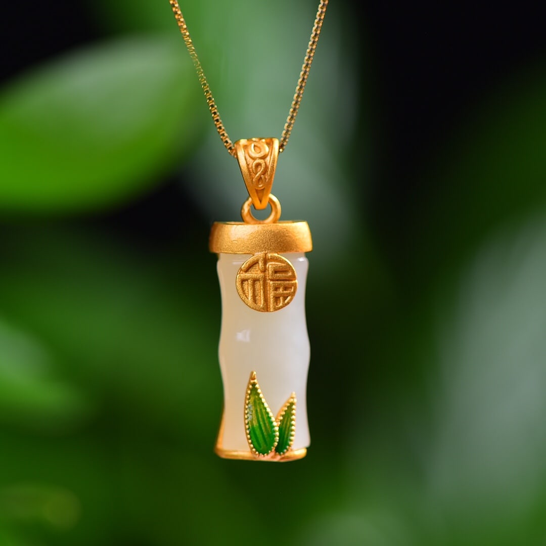 An Exquisite Sterling Silver-Gold Plated Inlaid White Jade Necklace: An Exquisite Sterling Silver-Gold Plated Inlaid White Jade Necklace,Size:0.4inx0.8in 纯银镀金镶白玉项链
