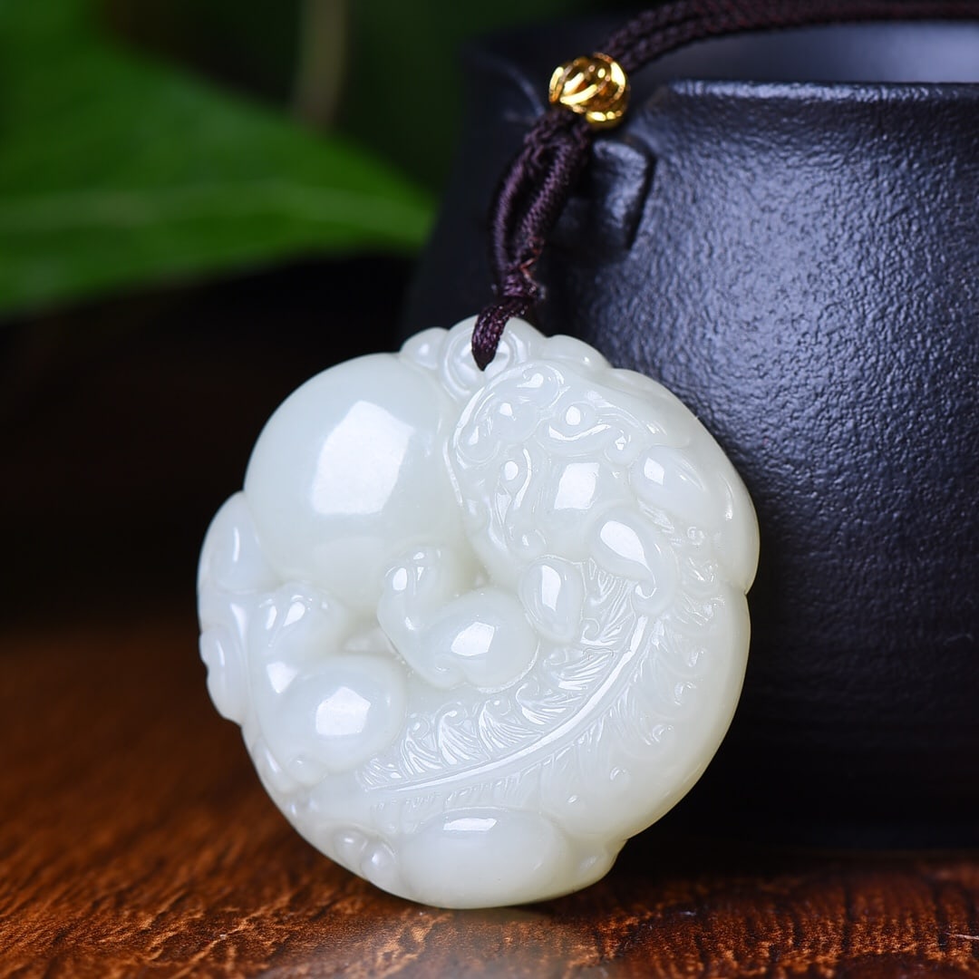 An Exquisite White Jade Wealth-Attracting Creature Pendant - 3