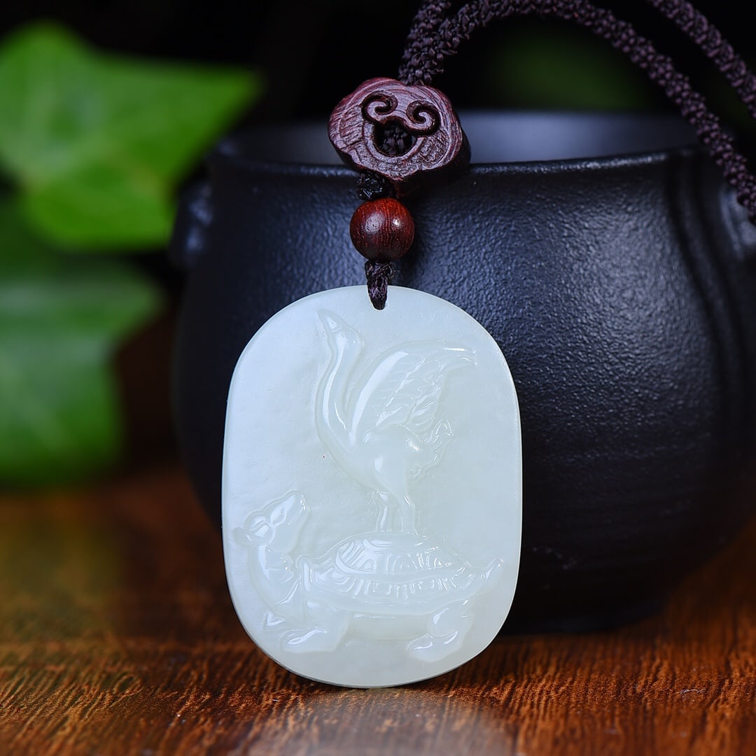 An Exquisite White Jade Turtle and Goose Pattern Pendant: An Exquisite White Jade Turtle and Goose Pattern Pendant,Size:1.1inx1.5in (寓意)吉祥 指占据最高点 也就是获第&#