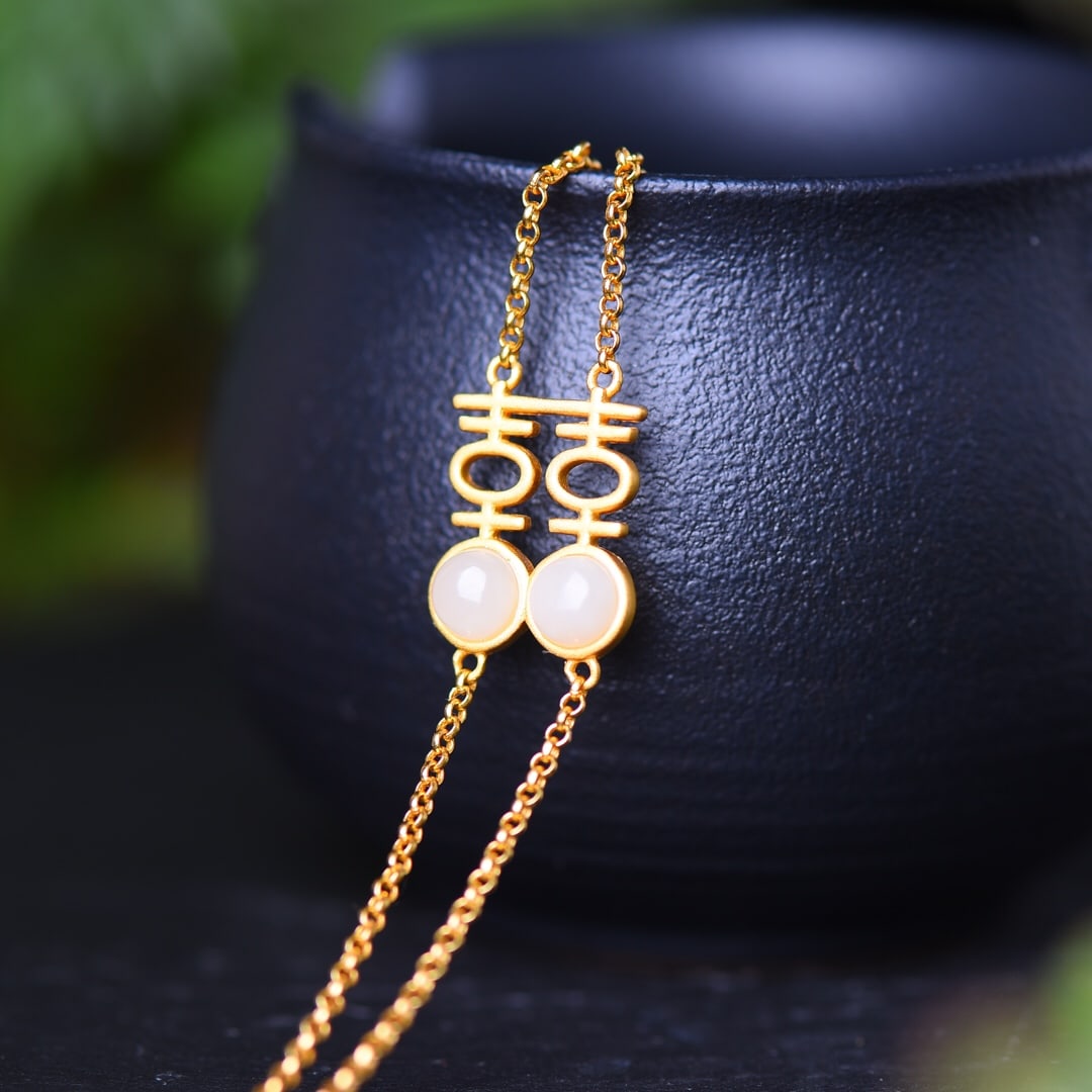 An Exquisite Sterling Silver-Gold Plated Inlaid White Jade Bracelet: An Exquisite Sterling Silver-Gold Plated Inlaid White Jade Bracelet,Size:0.2inx0.2in 纯银镀金镶白玉手链