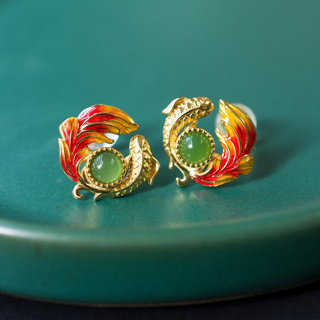 A Pair of Exquisite Sterling Silver-Gold Plated Inlaid Jasper Enamel Earrings: A Pair of Exquisite Sterling Silver-Gold Plated Inlaid Jasper Enamel Earrings,Size:0.2inx0.2in 一对纯银镀金镶碧玉珐琅耳环