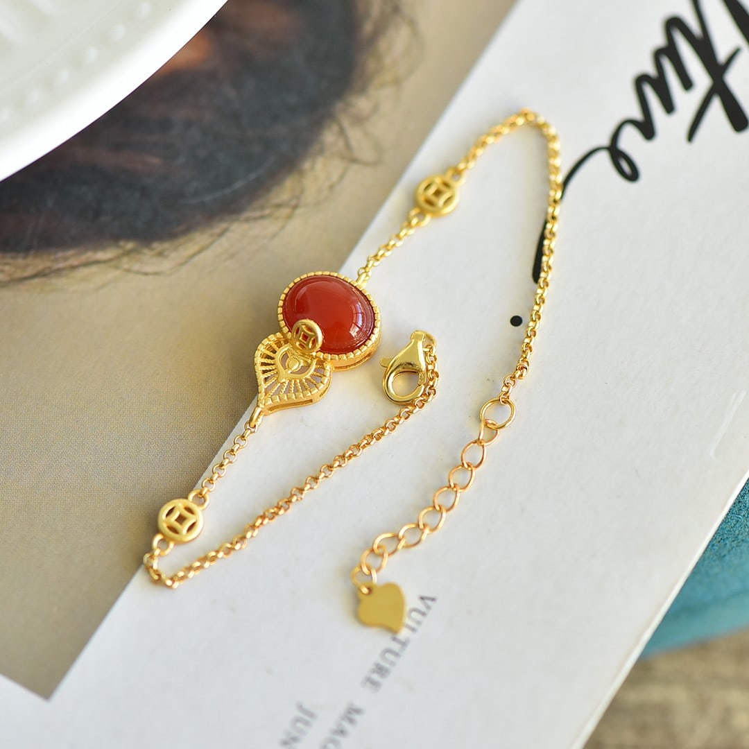 An Exquisite Sterling Silver-Gold Plated Inlaid Agate Bracelets: An Exquisite Sterling Silver-Gold Plated Inlaid Agate Bracelets 纯银镀金镶玛瑙手链