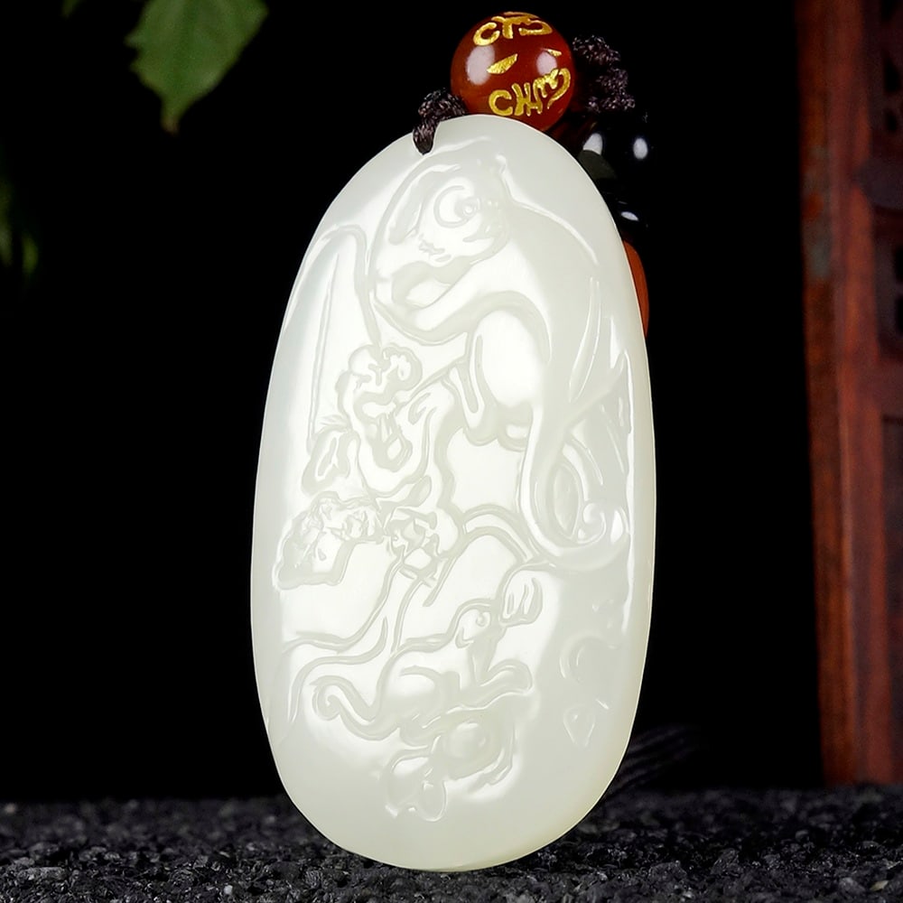 An Exquisite White Jade Monkey Pattern Pendant - 2