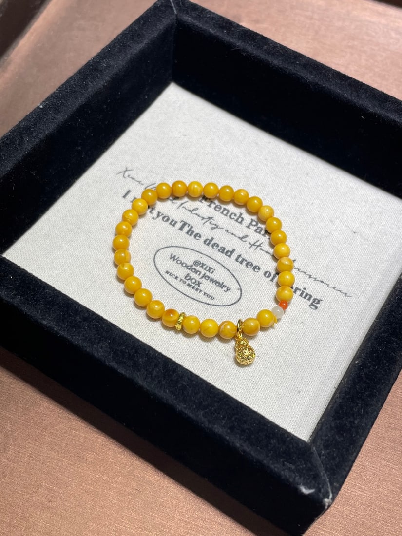 An Exquisite Beeswax Bracelet: An Exquisite Beeswax Bracelet,Size:0.2in 蜜蜡手串
