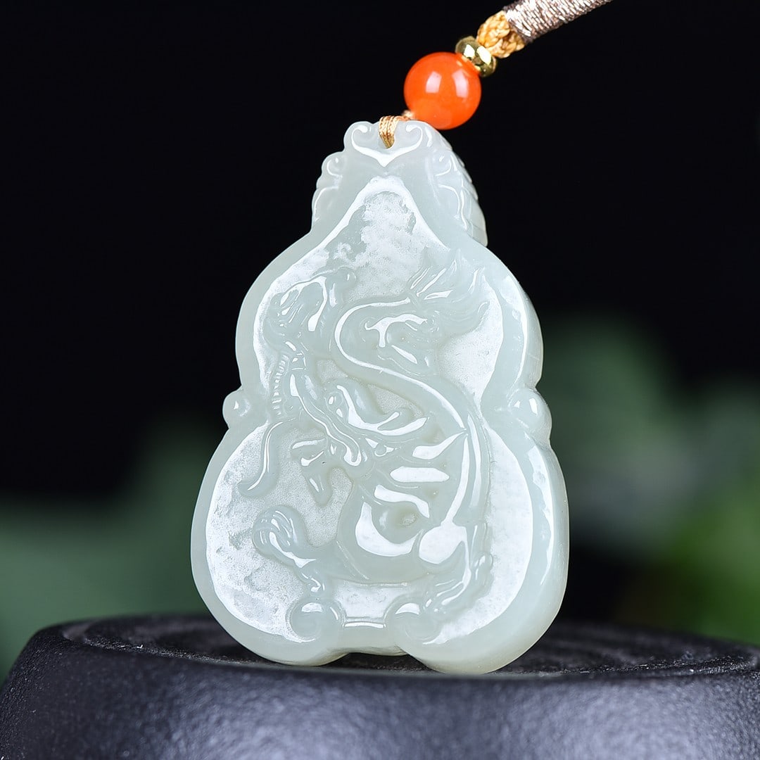 An Exquisite White Jade Dragon Pattern Pendant - 2