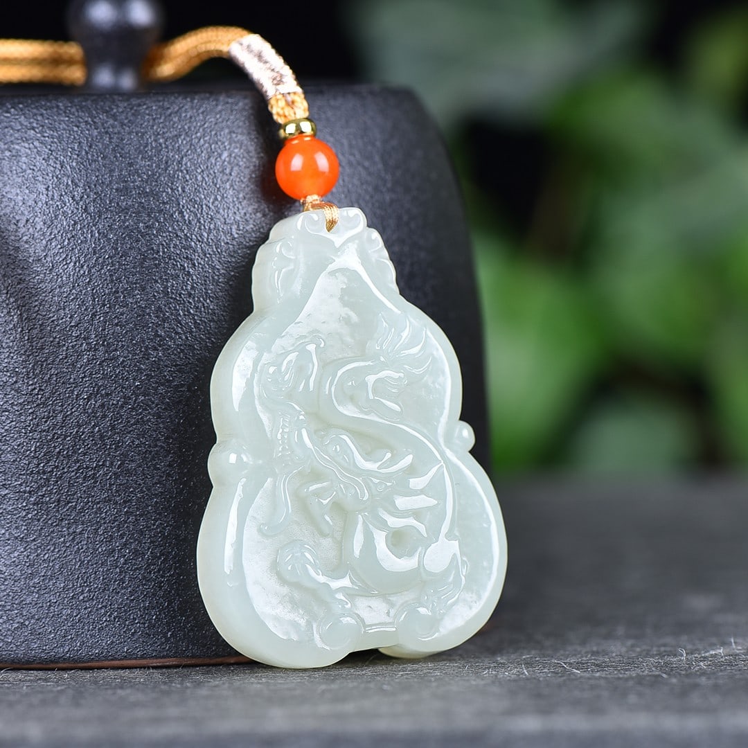 An Exquisite White Jade Dragon Pattern Pendant - 3