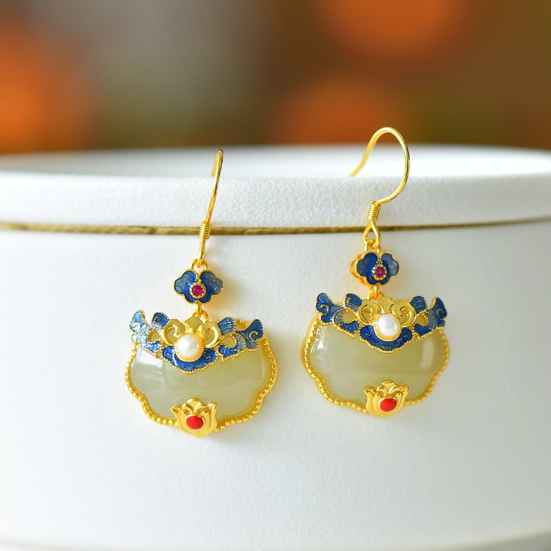 A Pair of Exquisite Sterling Silver-Gold Plated Inlaid White Jade Earrings,Inlaid Pearl: A Pair of Exquisite Sterling Silver-Gold Plated Inlaid White Jade Earrings,Inlaid Pearl 