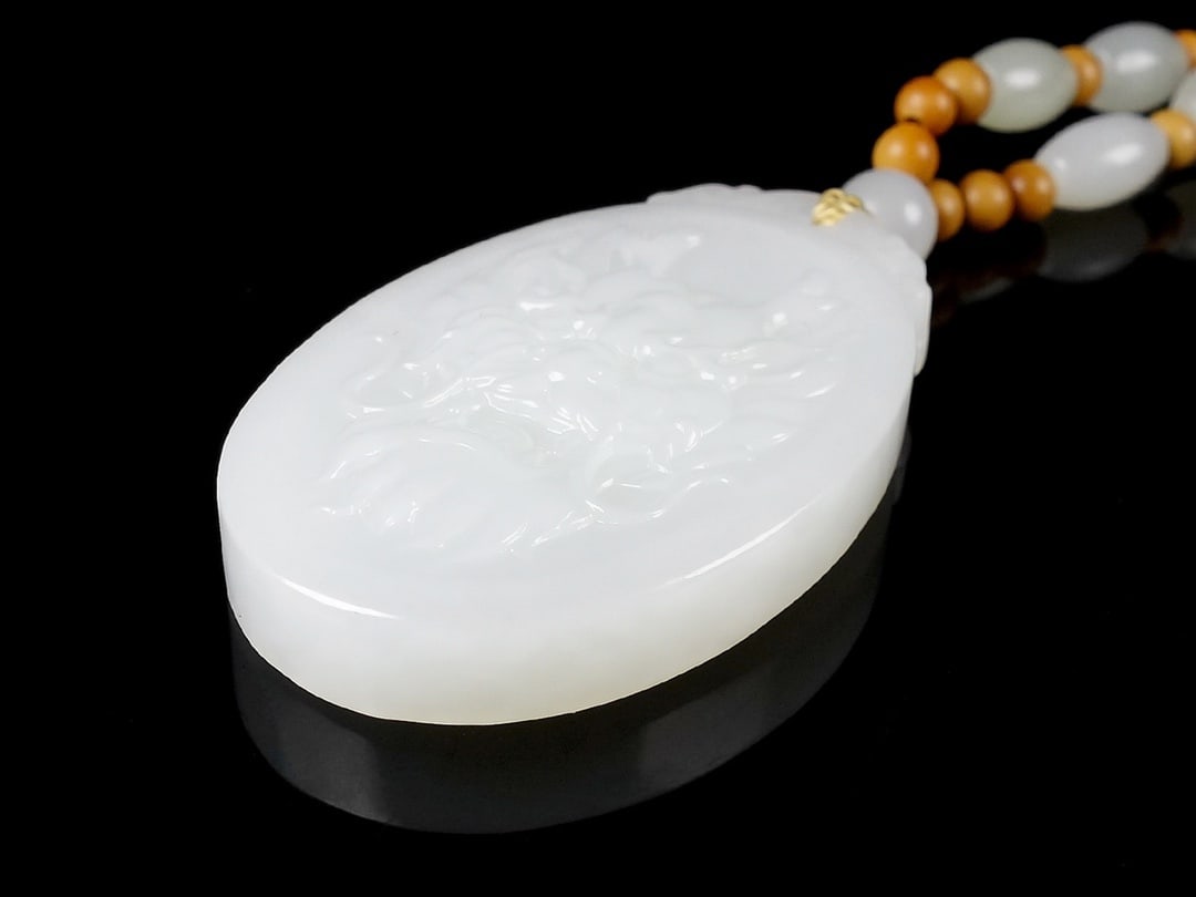 An Exquisite White Jade Dragon Pattern Pendant - 4