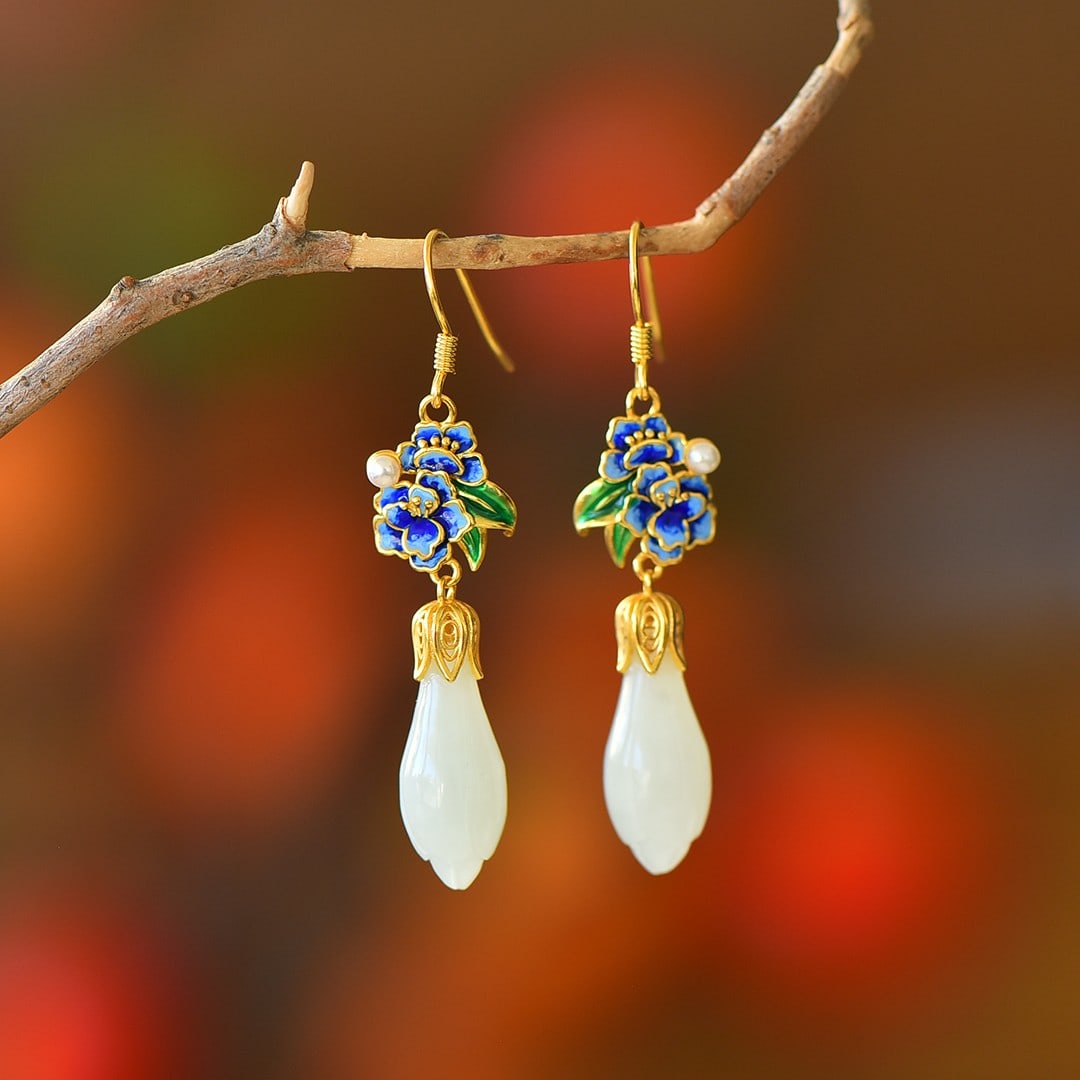 A Pair of Exquisite Sterling Silver-Gold Plated Inlaid White Jade Enamel Earrings: A Pair of Exquisite Sterling Silver-Gold Plated Inlaid White Jade Enamel Earrings,Size:0.4inx0.8in 一对纯银镀金镶白玉珐琅耳Ĩ